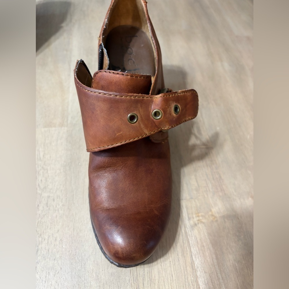 b.o.c. Brown Leather Heels with buckle and zipper size 8.5 - Picture 4 of 9